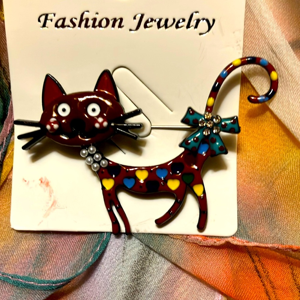 Cute cat pin